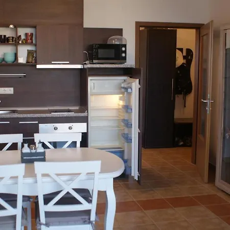 דירה Cozy With Sea View And Free Parking